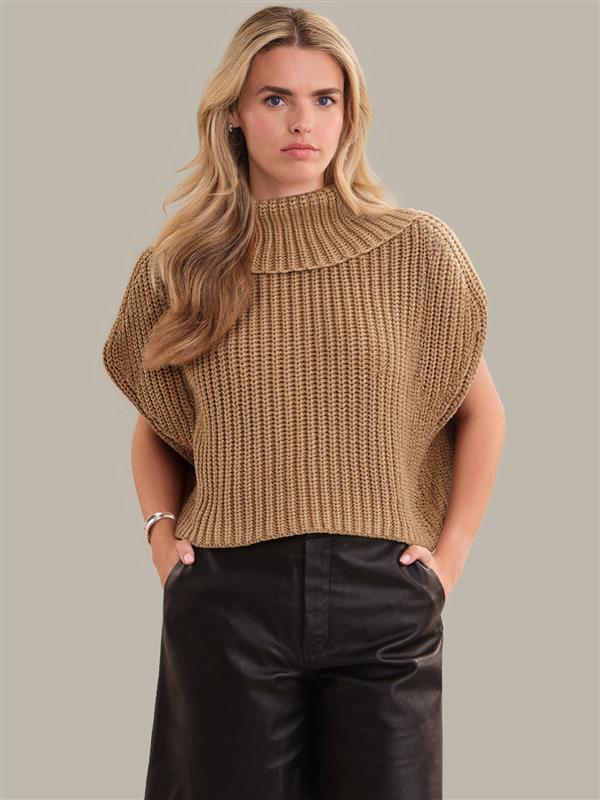 525 America Cate: Sleeveless Turtleneck Sweater